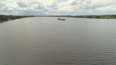 Volga Nehri üzerinde mavna