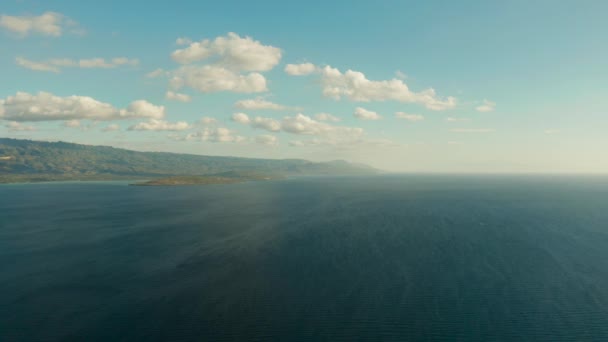 Seascape, νησί και ουρανός με σύννεφα, Cebu, Φιλιππίνες. — Αρχείο Βίντεο