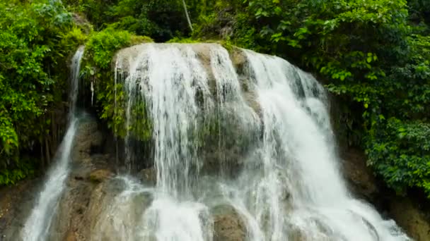 Krásný tropický vodopád Filipíny, Cebu — Stock video