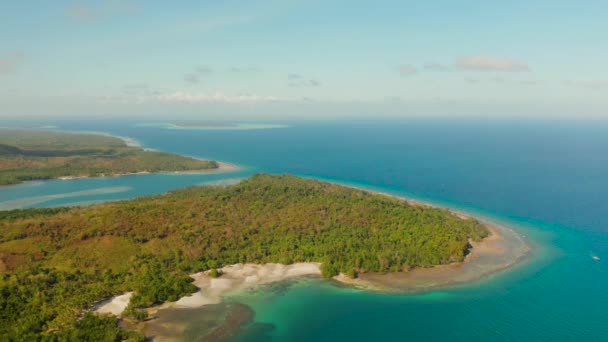 Kustlijn op het tropische eiland. Balabac eiland, Palawan — Stockvideo