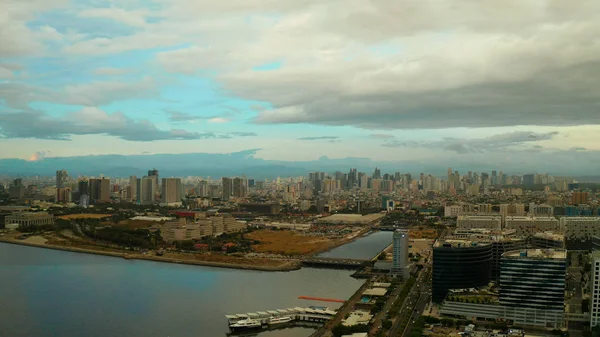 Manila şehri, Filipinlerin başkenti..
