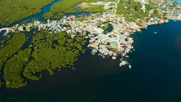 Vista aérea La ciudad está en manglares. Siargao, Filipinas. — Foto de Stock