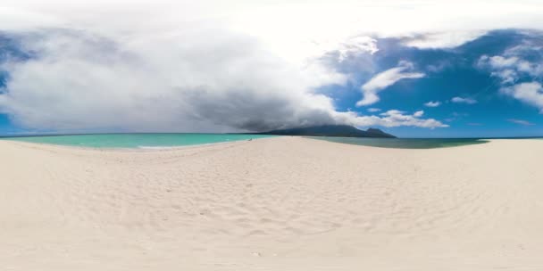 Kumlu plaj 360vr ile tropikal ada. Camiguin, Filipinler — Stok video