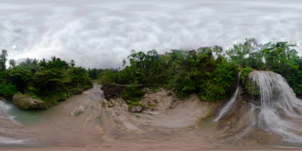 Bela cachoeira tropical 360VR — Vídeo de Stock