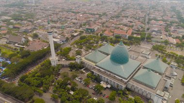 Surabaya Endonezya 'daki Al Akbar Camii.