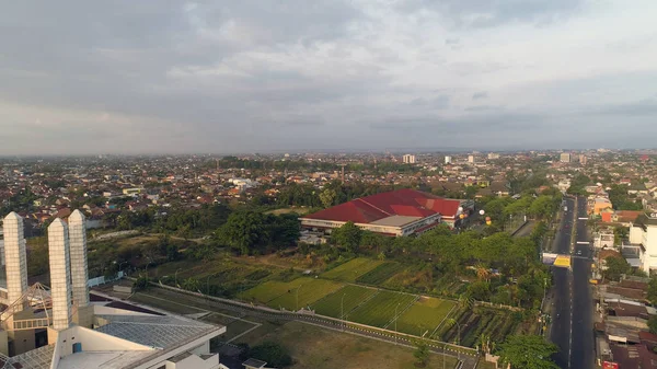 Letecký pohled město Yogyakarta, Indonésie — Stock fotografie