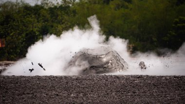 Çamur volkanı Kanlı Kuwu, Endonezya