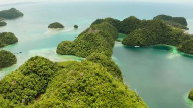 Sugba gölünün havadan görünüşü, Siargao, Filipinler.
