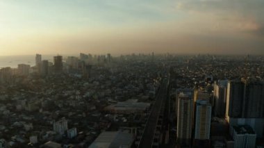 Manila, Filipinler 'in başkenti, hava manzaralı..