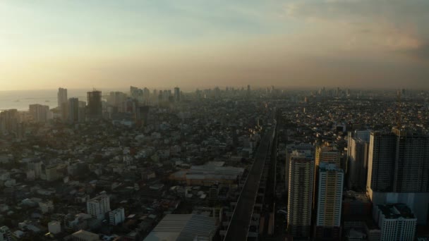 Manila, Filipinler 'in başkenti, hava manzaralı.. — Stok video