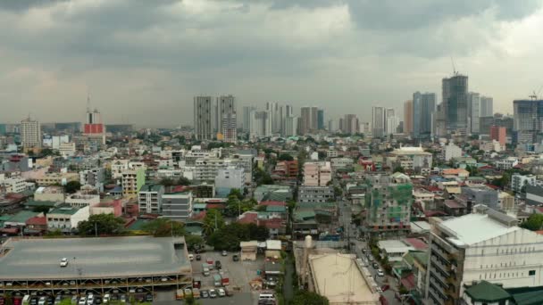 Miasto Manila, stolica Filipin z nowoczesnymi budynkami. widok z powietrza. — Wideo stockowe