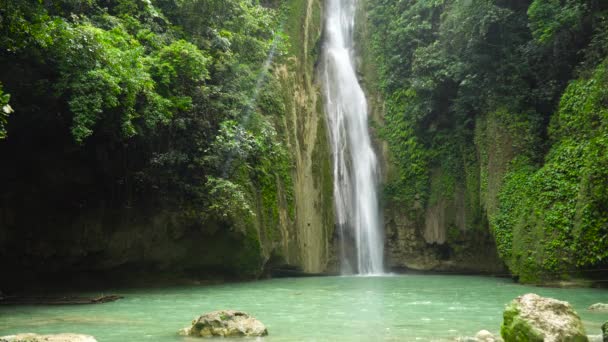 美丽的热带瀑布菲律宾宿务 — 图库视频影像