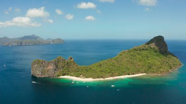 Kumlu bir tropik ada. El nido, Filipinler