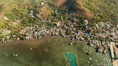 Coron kasabasının hava manzarası. Filipinler, Palawan, Busuanga