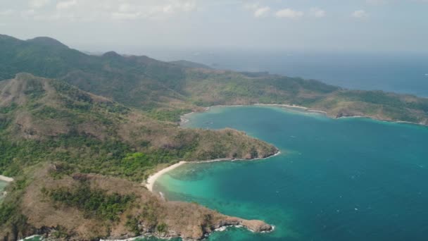 Plajlı deniz manzarası. Filipinler, Luzon — Stok video