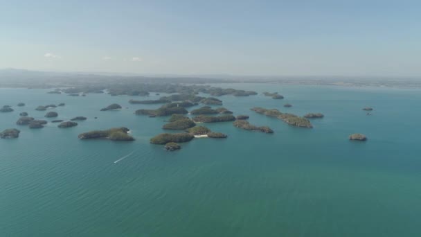 Uppsättning öar i havet. Filippinerna. — Stockvideo