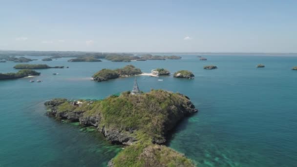 Conjunto de ilhas no mar. Filipinas. — Vídeo de Stock