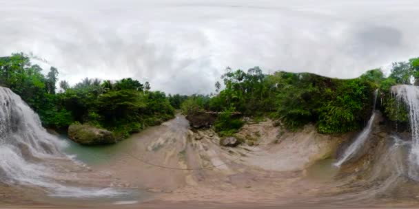 Bela cachoeira tropical 360VR — Vídeo de Stock