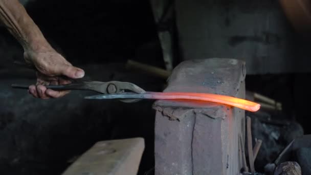 Yunque en un taller de herrería. — Vídeos de Stock