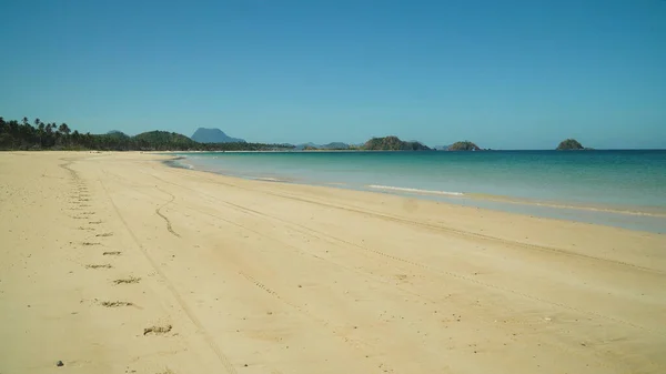 Playa tropical con arena blanca. — Foto de Stock