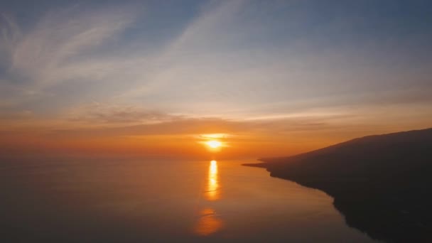Puesta de sol en la costa del mar. Bali, Indonesia. — Vídeo de stock