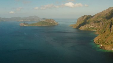 Tropik adaları olan deniz burnu El Nido, Palawan, Filipinler