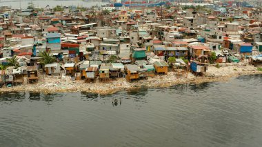 Manila 'nın gecekondu ve yoksul semtleri.