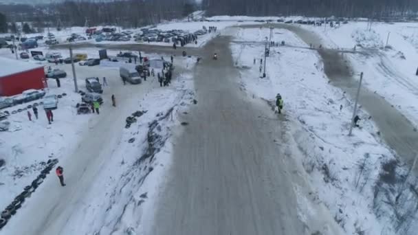 Rusia, Carreras de motos de nieve en la temporada de invierno. Campeonato en motos de nieve enero 27, 2018 — Vídeos de Stock