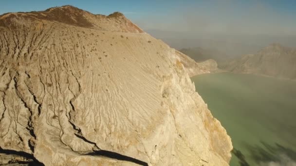 火山火山口, 硫磺被开采的地方. — 图库视频影像