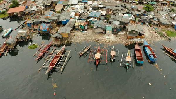 Favelas e bairro pobre da cidade de Manila. — Fotografia de Stock