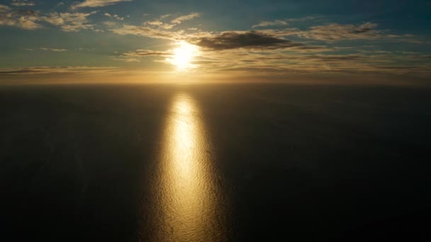 Захід сонця над морем . — стокове відео
