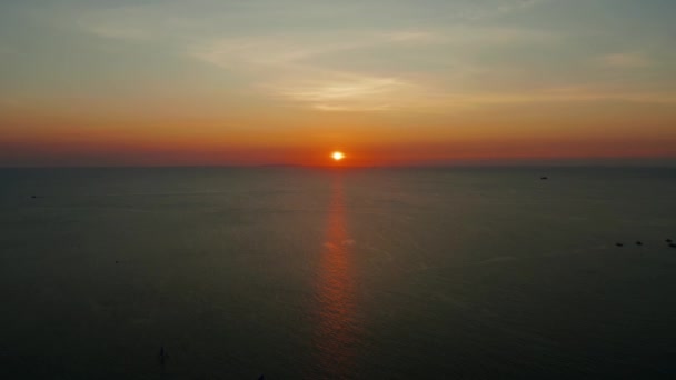 바다 위로 해 가 떠 있어. 필리핀 , 보르 카이 — 비디오