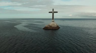 Filipinler 'deki Camiguin Adası' nda batık bir mezarlık..