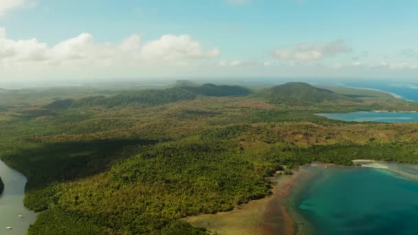 Línea costera en la isla tropical. Isla Balabac, Palawan — Vídeo de stock