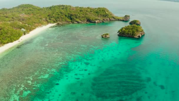 Морський мис з бекою на острові Боракай (Філіппіни).. — стокове відео