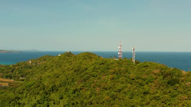 Torre de telecomunicaciones, antena de comunicación en Asia — Vídeos de Stock