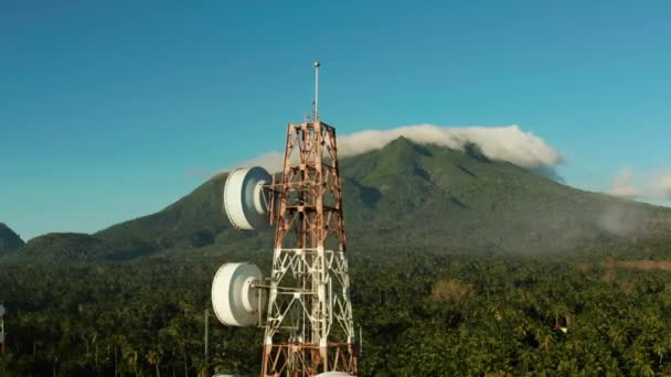 Torre di telecomunicazione, antenna di comunicazione in Asia — Video Stock