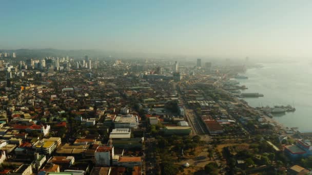 Moderne stad Cebu met wolkenkrabbers en gebouwen, Filippijnen. — Stockvideo