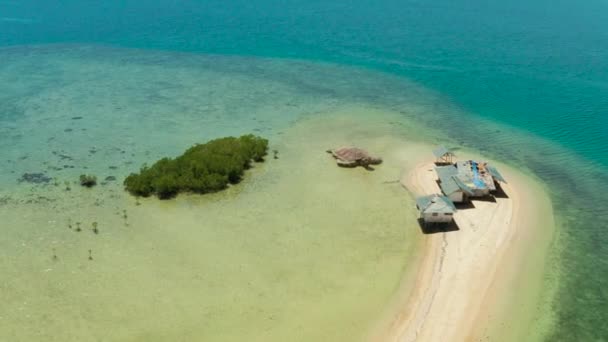 Ilha tropical com praia de areia. Palawan, Filipinas — Vídeo de Stock