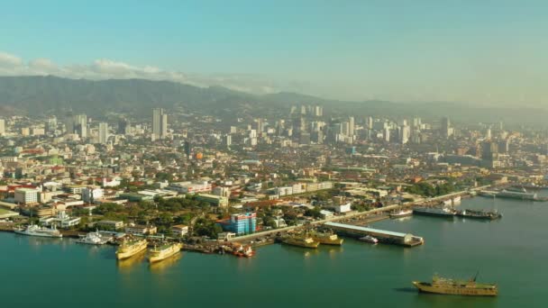 Cidade moderna de Cebu com arranha-céus e edifícios, Filipinas. — Vídeo de Stock