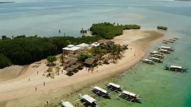 Tropisch eiland met zandstrand. Palawan, Filipijnen — Stockvideo