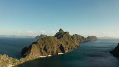 Tropik adaları olan deniz burnu El Nido, Palawan, Filipinler