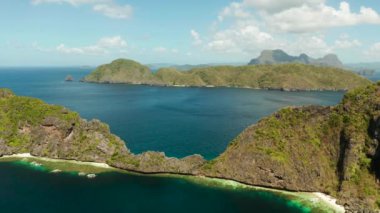 Tropik adaları olan deniz burnu El Nido, Palawan, Filipinler