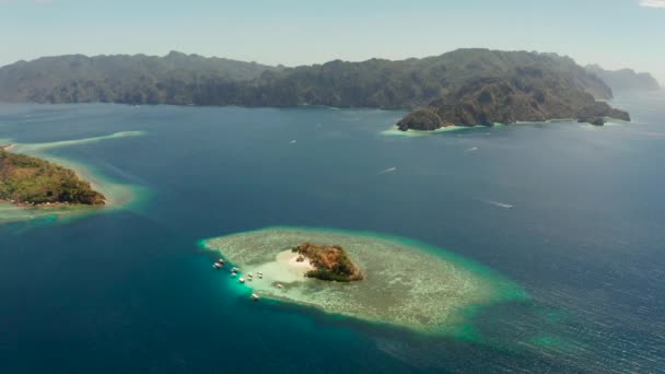 Tropický ostrov s písečnou pláží, Filipíny, Palawan — Stock video