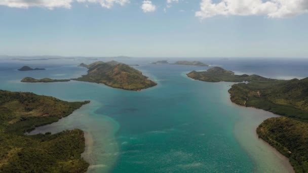 Przylądek morski z tropikalnymi wyspami i lagunami., Filipiny, Palawan — Wideo stockowe
