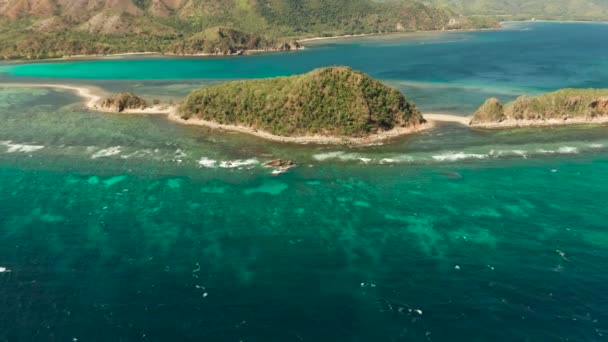 Île tropicale et mer bleue, Philippines, Palawan — Video