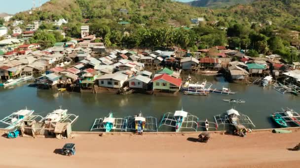 Casas de pescadores en el agua, Filipinas, Palawan — Vídeo de stock