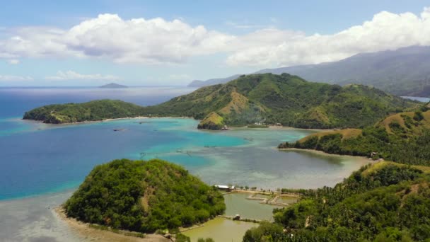 Tropische eilanden en blauwe zee. Filipijnen, Mindanao. — Stockvideo