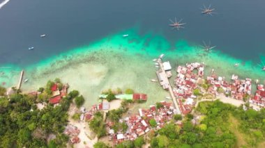Filipinler 'deki balıkçı köyü. Mindanao.