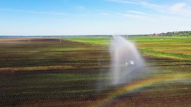 Sistem irigasi di lahan pertanian. — Stok Video